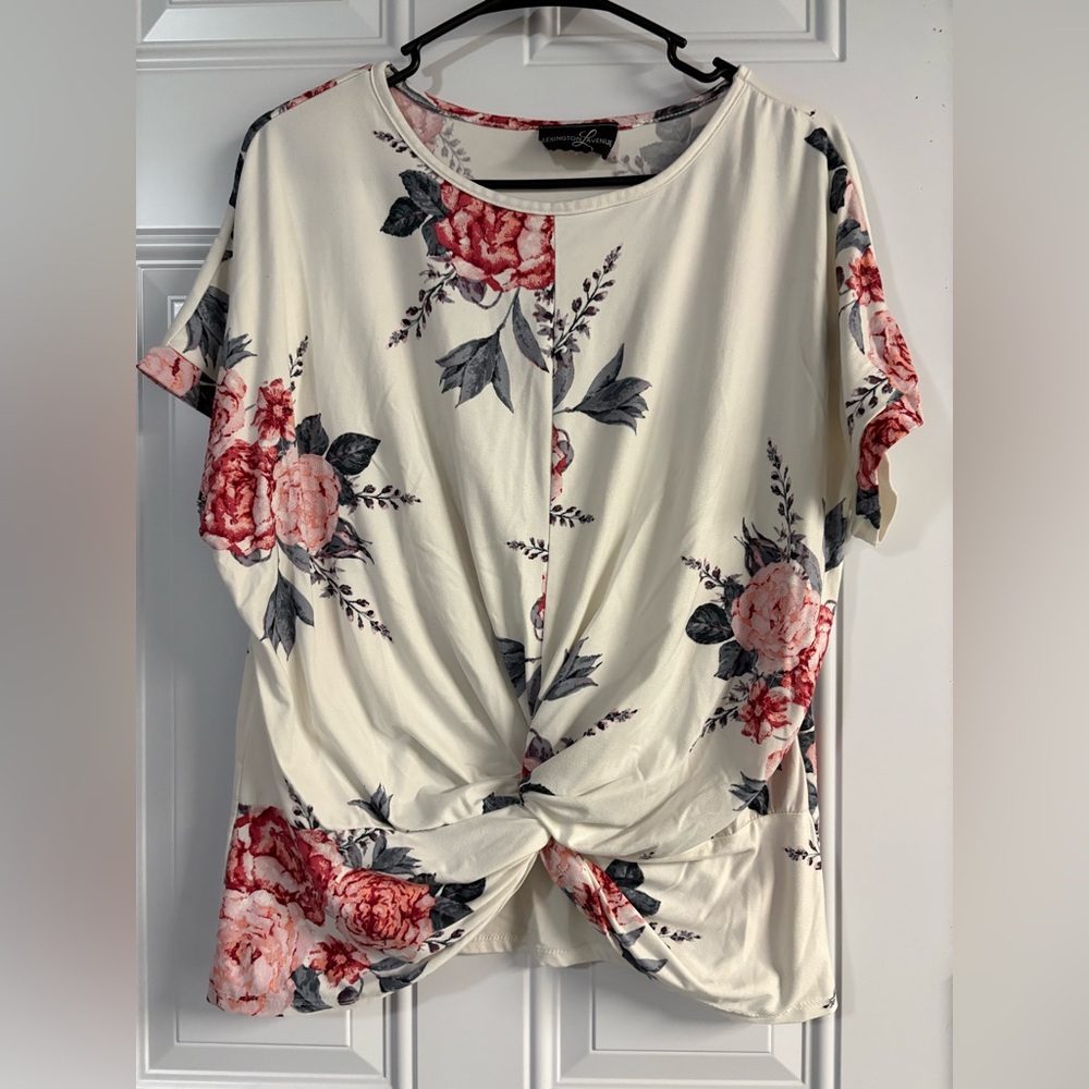 Floral Knot Front Top✨ - Picture 1 of 8